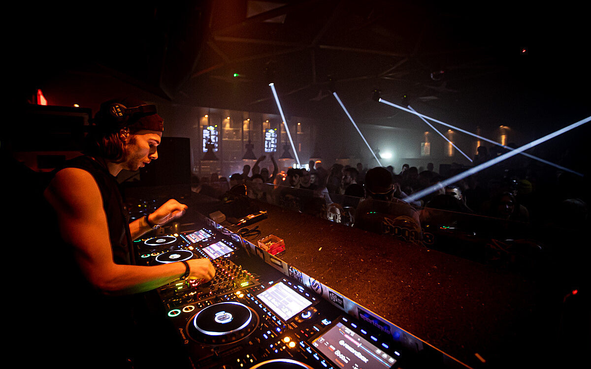 2022 11 19 Airport I Hate Models 20 2022 11 19 Airport I Hate Models 20