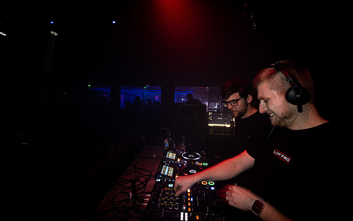 2022 11 19 Airport I Hate Models 30 2022 11 19 Airport I Hate Models 30