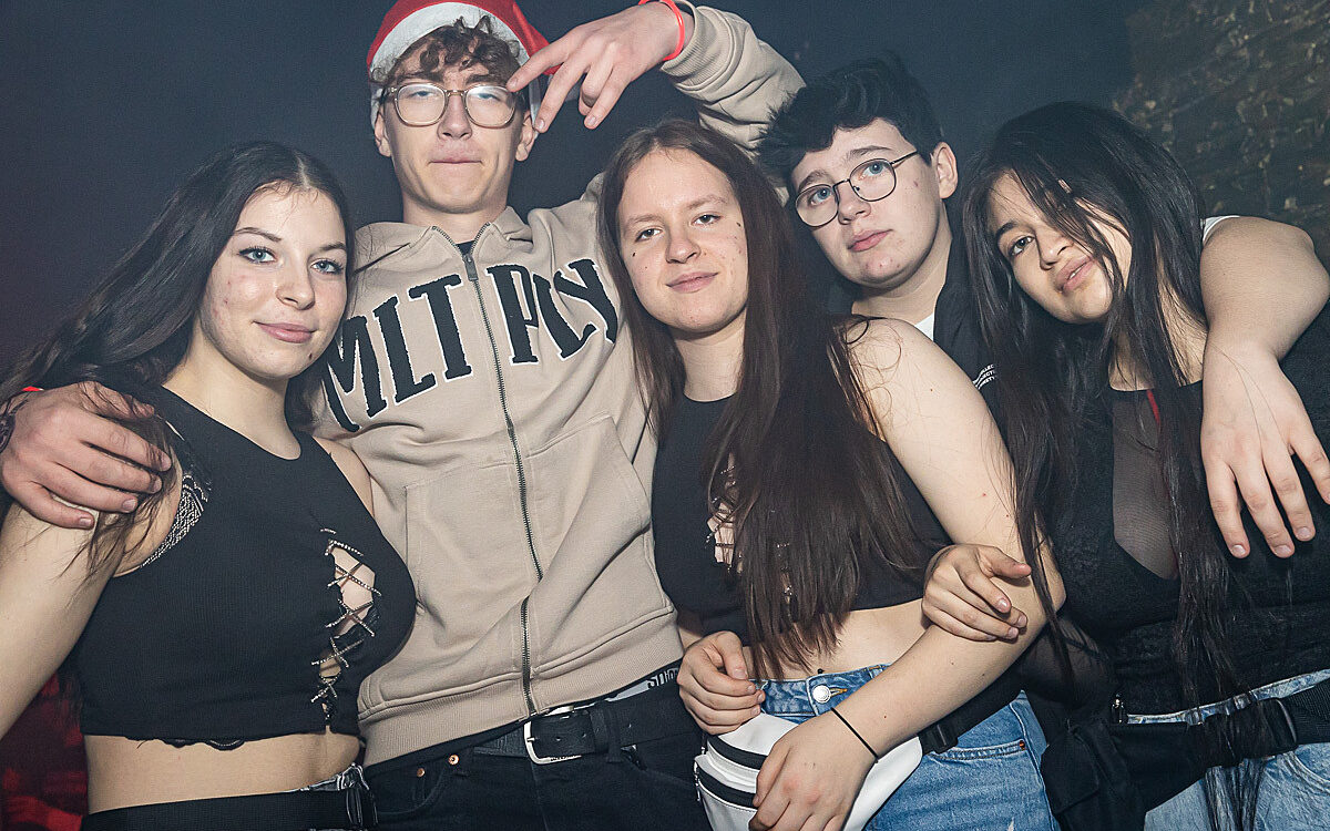 2022 12 10 Airport Nikolaus 11 2022 12 10 Airport Nikolaus 11