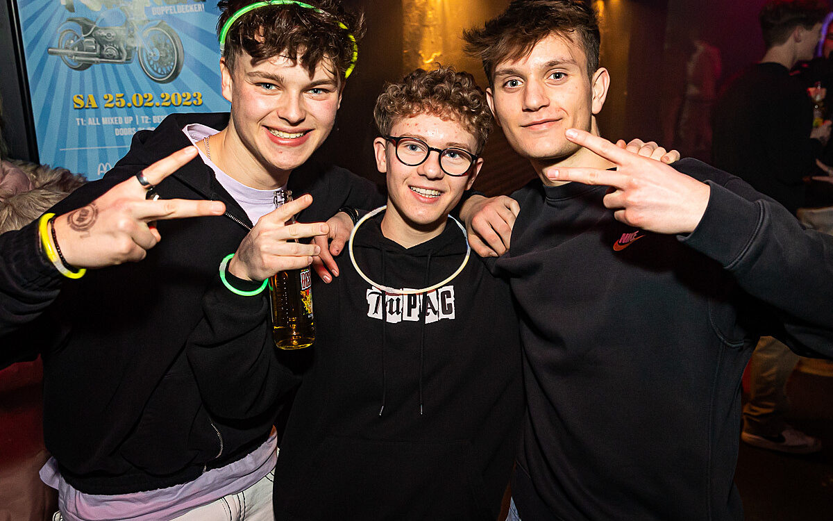 2023 02 10 Airport Neon Night 2 2023 02 10 Airport Neon Night 2