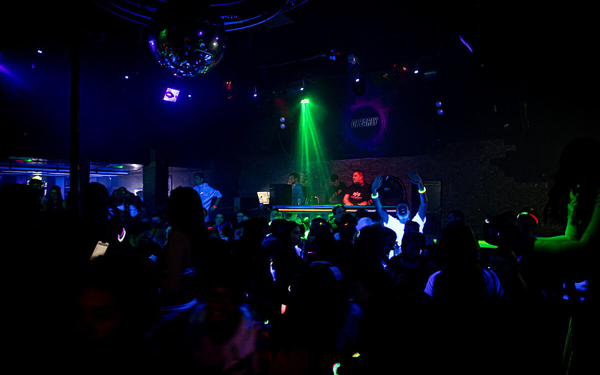 2023 02 10 Airport Neon Night 3 2023 02 10 Airport Neon Night 3