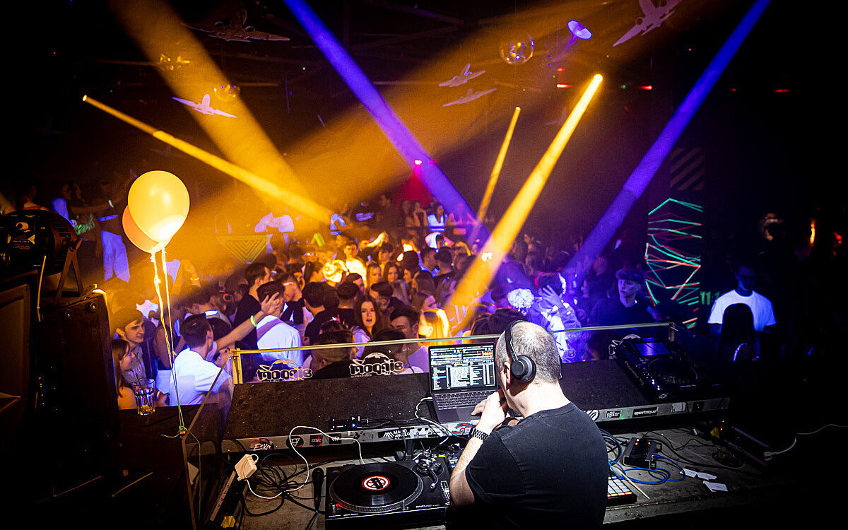 2023 02 11 Airport Neon Night 18 2023 02 11 Airport Neon Night 18