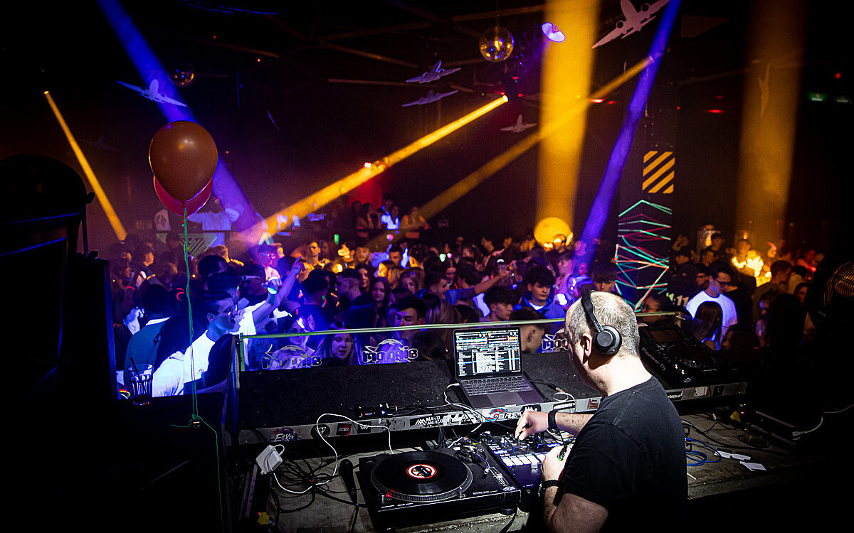 2023 02 11 Airport Neon Night 20 2023 02 11 Airport Neon Night 20