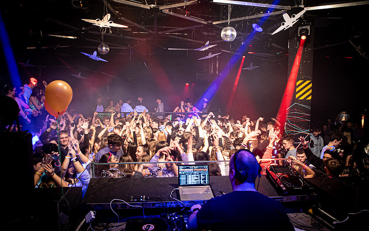 2023 02 11 Airport Neon Night 22 2023 02 11 Airport Neon Night 22