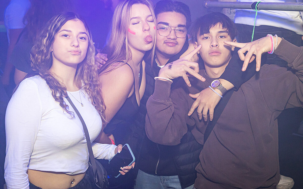 2023 02 11 Airport Neon Night 28 2023 02 11 Airport Neon Night 28