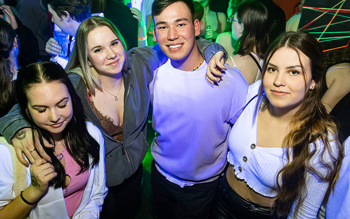 2023 02 11 Airport Neon Night 37 2023 02 11 Airport Neon Night 37