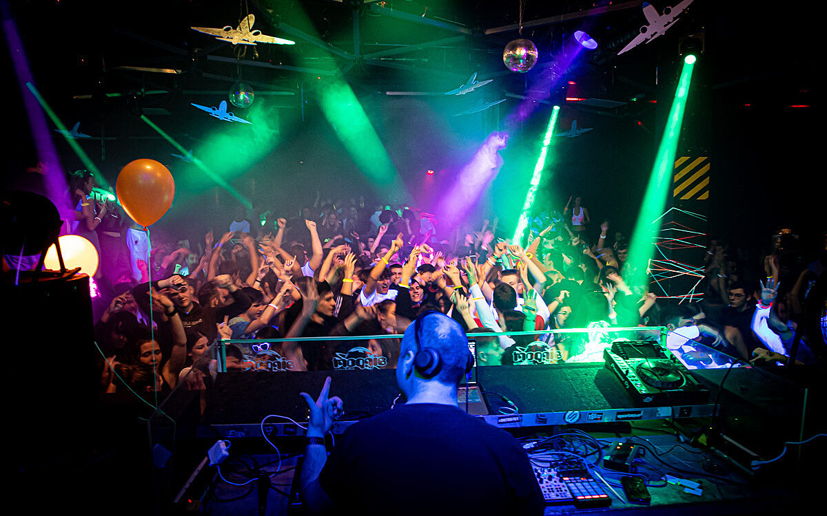 2023 02 11 Airport Neon Night 38 2023 02 11 Airport Neon Night 38