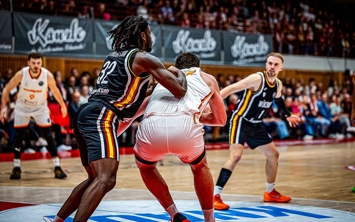 20251104 Wuerzburg Galatasary MCT Technic 64 20251104 Wuerzburg Galatasary MCT Technic 64