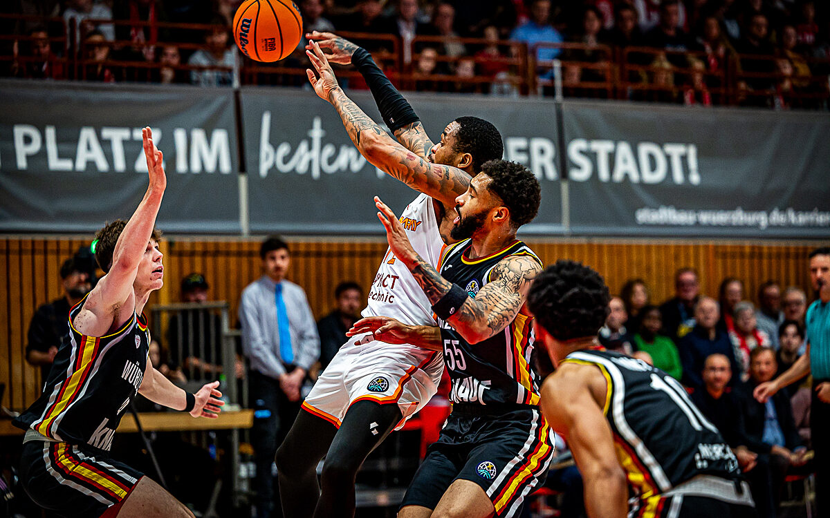 20251104 Wuerzburg Galatasary MCT Technic 70 20251104 Wuerzburg Galatasary MCT Technic 70