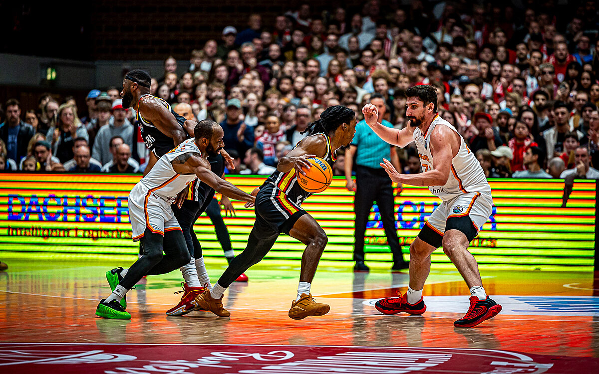 20251104 Wuerzburg Galatasary MCT Technic 73 20251104 Wuerzburg Galatasary MCT Technic 73