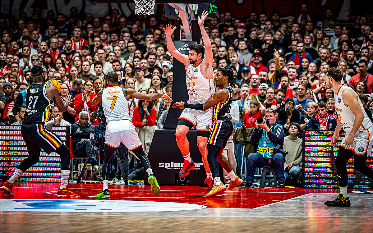 20251104 Wuerzburg Galatasary MCT Technic 74 20251104 Wuerzburg Galatasary MCT Technic 74