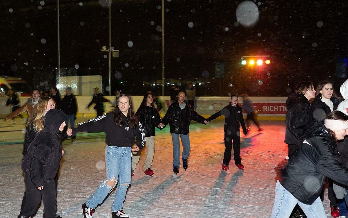 221202 Eisbahn 04 2 221202 Eisbahn 04 2