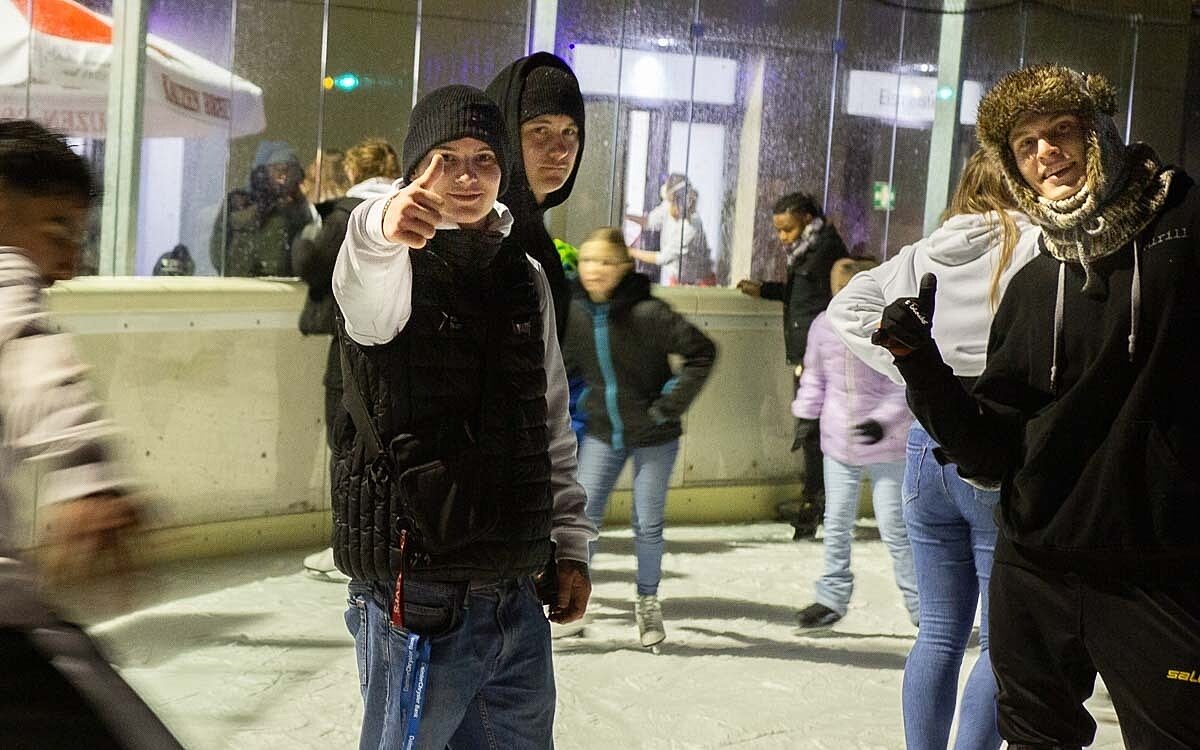 221202 Eisbahn 12 2 221202 Eisbahn 12 2