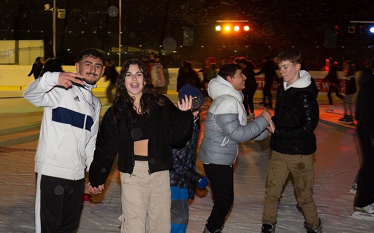 221202 Eisbahn R 01 2 221202 Eisbahn R 01 2