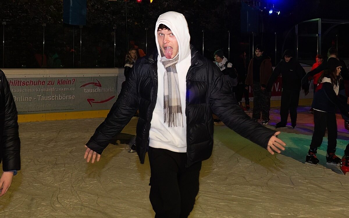 221202 Eisbahn R 04 2 221202 Eisbahn R 04 2