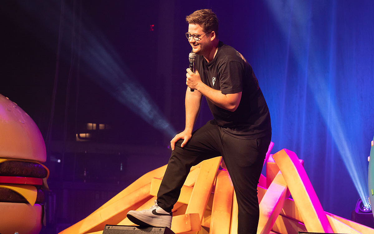 230521 Chris Tall 02 230521 Chris Tall 02