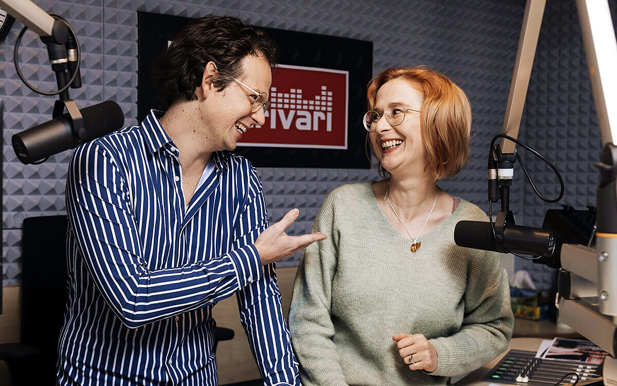 Timeline Morningshow Studio Monique Andre Diskussion lachen Timeline Morningshow Studio Monique Andre Diskussion lachen