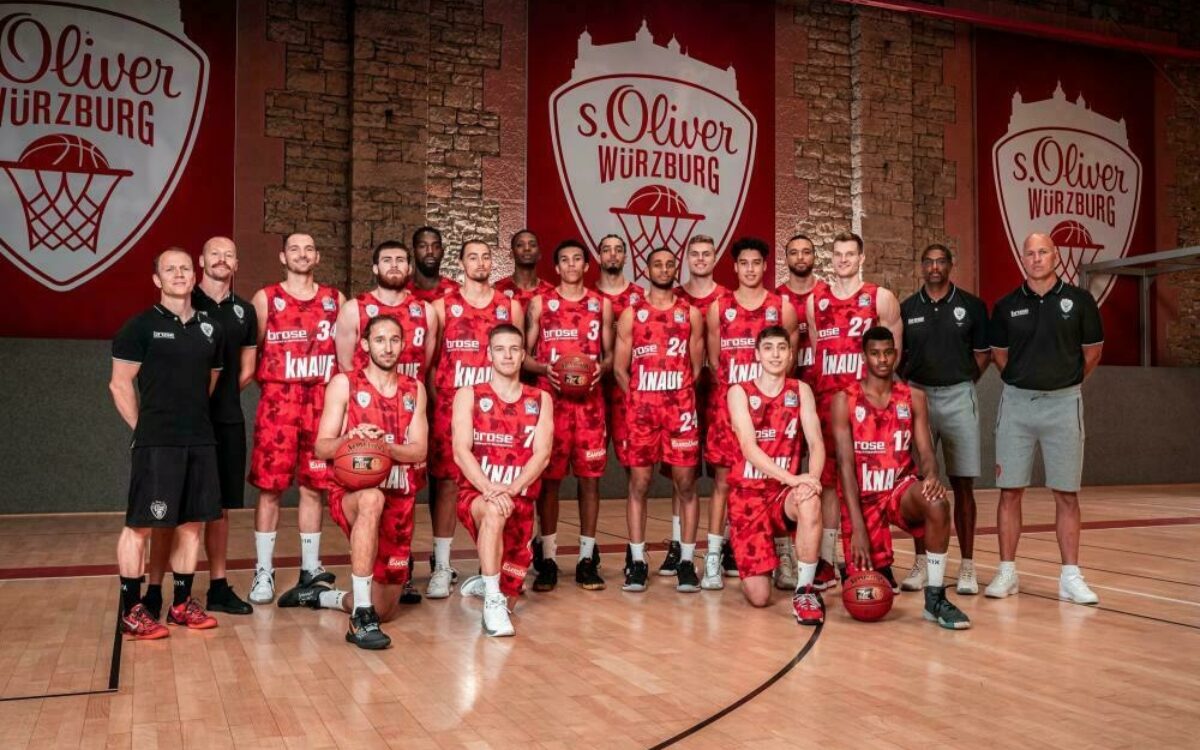 1605197931s oliver wrrzburg teamfoto 2020 klein 1605197931s oliver wrrzburg teamfoto 2020 klein