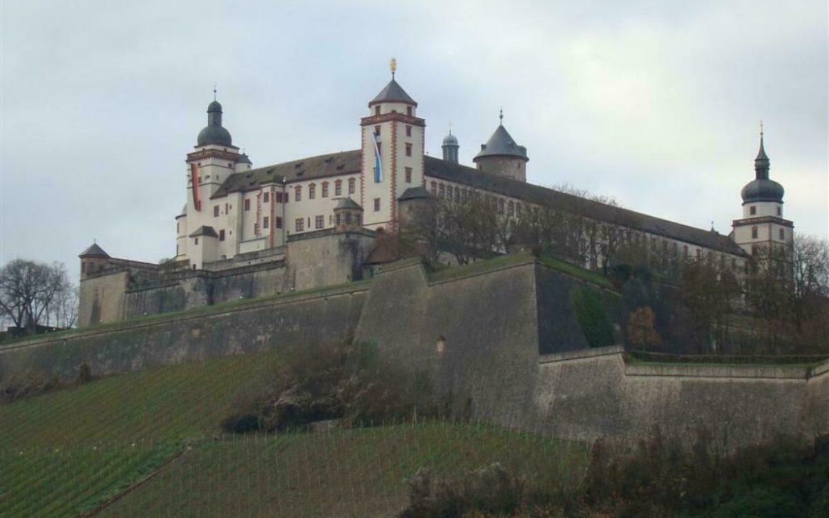 1609323054festung festungsberg weinberge 1609323054festung festungsberg weinberge