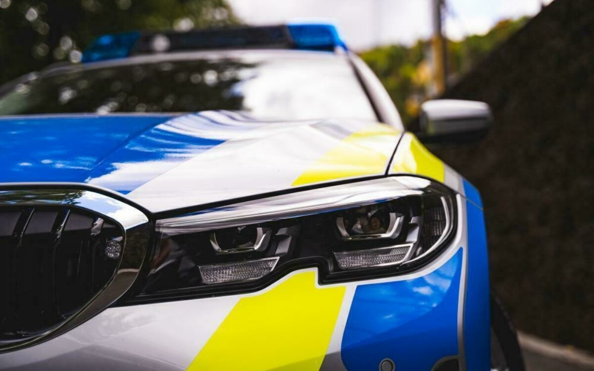 161116300626 08 20 polizeiauto halbe seite 161116300626 08 20 polizeiauto halbe seite