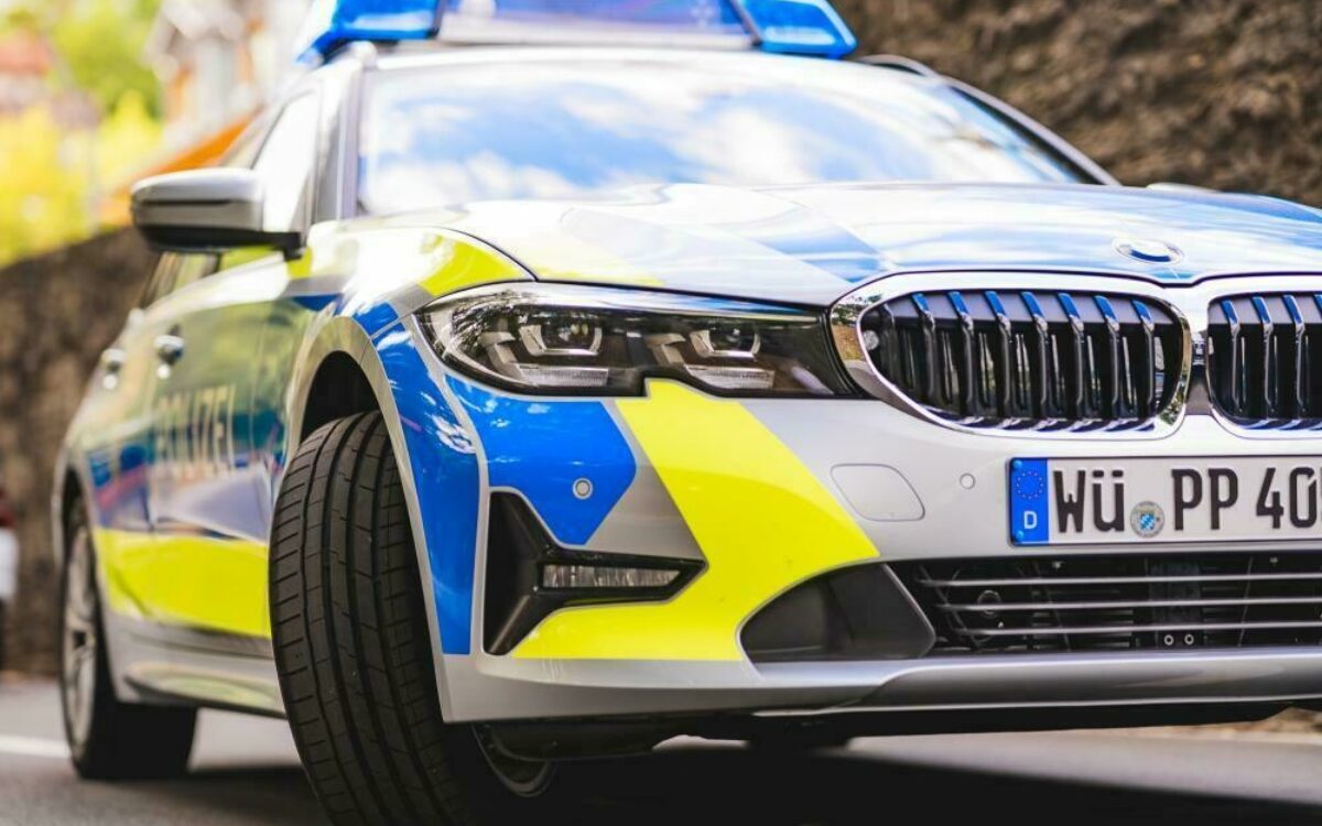 1612448807160017018326 08 20 polizeiauto totale links 1612448807160017018326 08 20 polizeiauto totale links