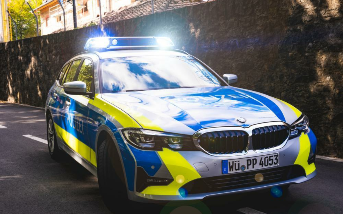 16125196551612189408159998396426 08 20 polizeiauto blaulicht totale 16125196551612189408159998396426 08 20 polizeiauto blaulicht totale