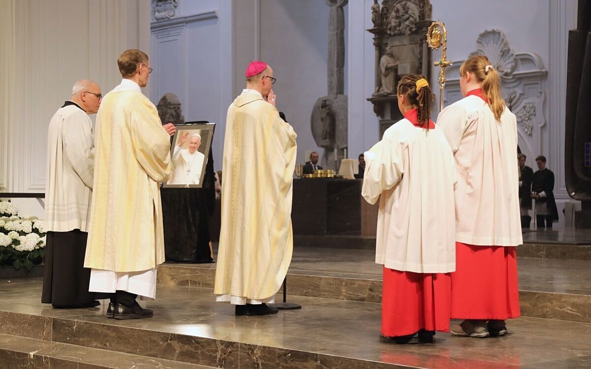 Pontifikalrequiem für Papst Franziskus Pontifikalrequiem für Papst Franziskus
