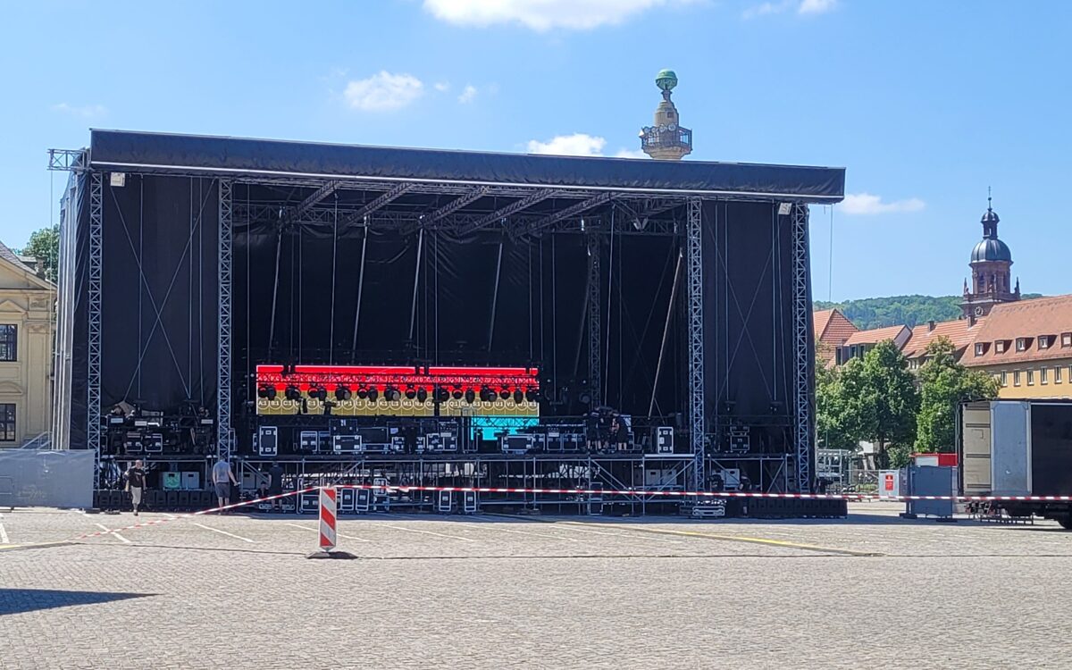 Die Bühne für das Konzert von Sting im Aufbau Die Bühne für das Konzert von Sting im Aufbau