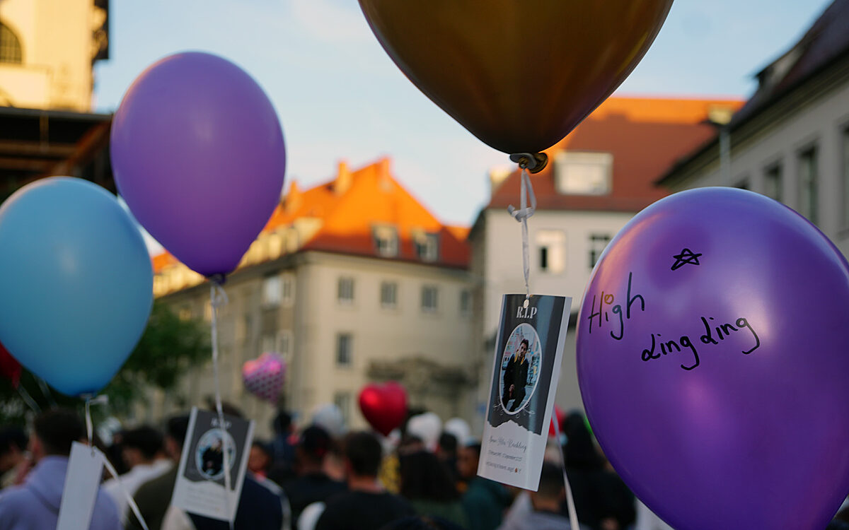 2023 09 19 Luftballons fuer getoeteten Wuerzburger Stift Haug 2023 09 19 Luftballons fuer getoeteten Wuerzburger Stift Haug