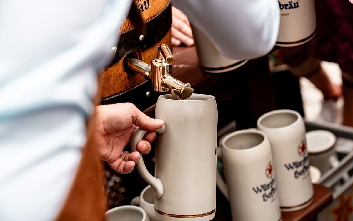 Kiliani Festbieranstich 2024 Bierkrüge Würzburger Hofbräu Kiliani Festbieranstich 2024 Bierkrüge Würzburger Hofbräu