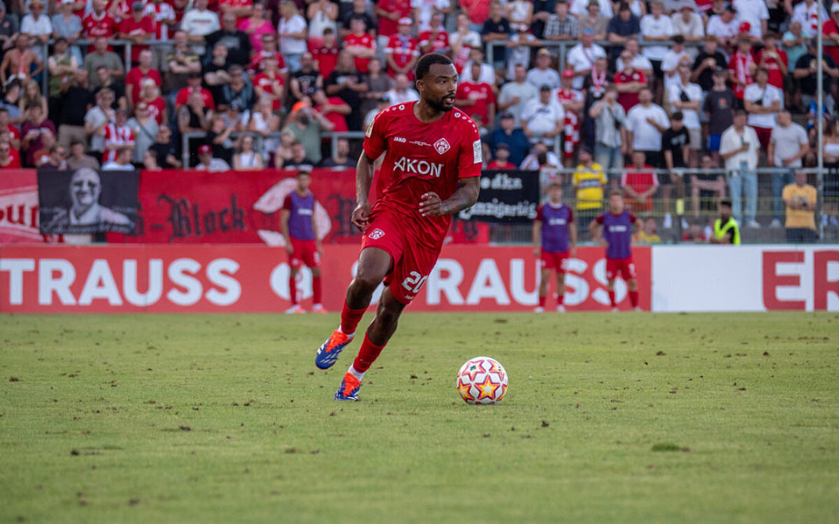 Spieler Würzburger Kickers Fabrice Montcheu Spieler Würzburger Kickers Fabrice Montcheu