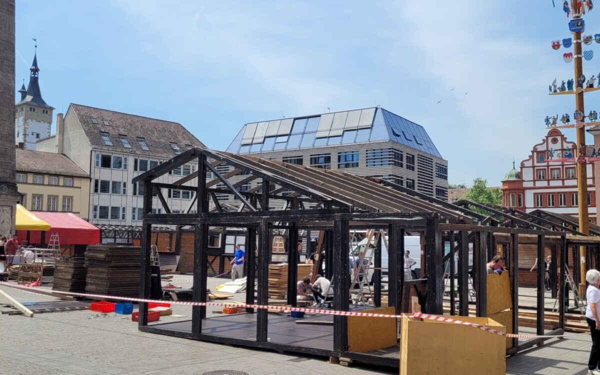 220523 Aufbau Weindorf Wuerzburg 220523 Aufbau Weindorf Wuerzburg