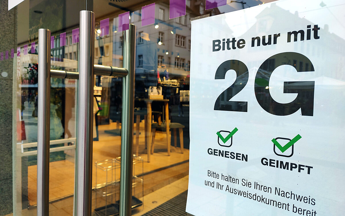 2G Würzburger Innenstadt Hinweisschild an Eingangstür 2G Würzburger Innenstadt Hinweisschild an Eingangstür