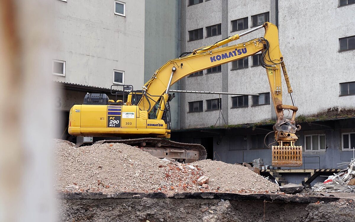 Abriss Neuer Hafen Raiffeisen Gelber Abrissbager Abriss Neuer Hafen Raiffeisen Gelber Abrissbager
