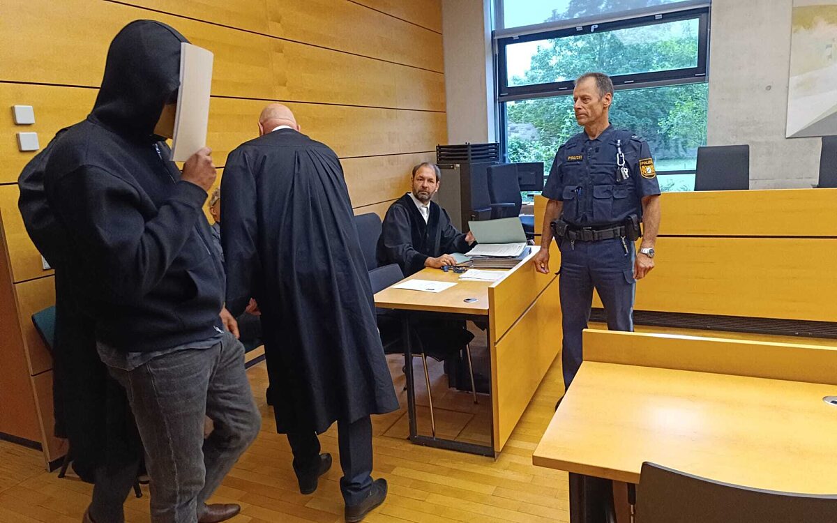 Angeklagter beim Prozess um Messerangriff vom Stift Haug Angeklagter beim Prozess um Messerangriff vom Stift Haug