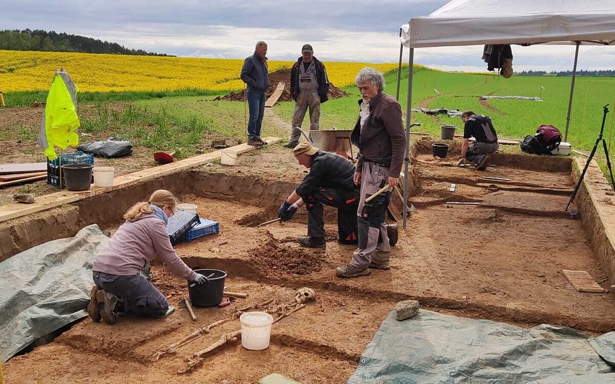 Ausgrabungen Duttenbrunn Karolingsches Reihengrab Ausgrabungen Duttenbrunn Karolingsches Reihengrab