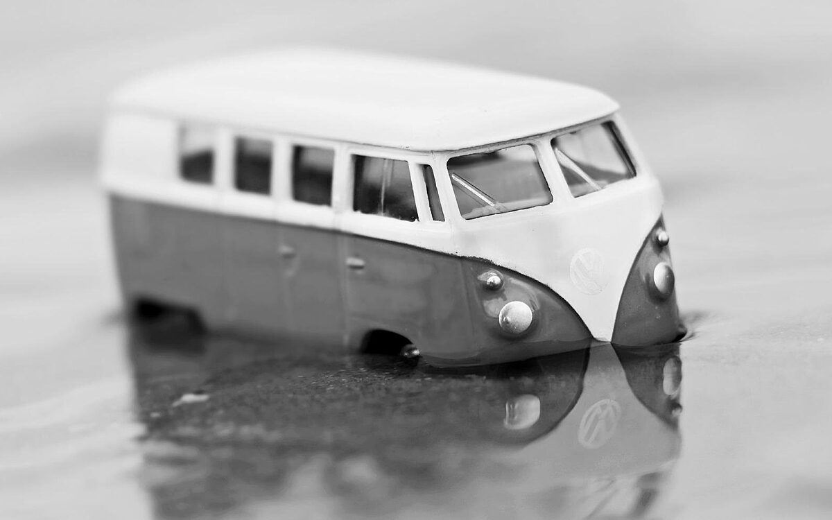 Auto im Wasser Auto im Wasser