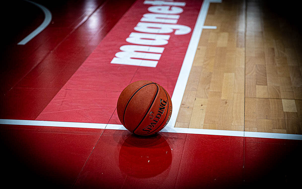 Basketball tectake Arena Wuerzburg Baskets