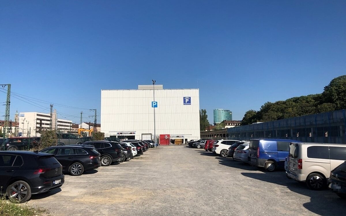 Blick vom Hauptbahnhof auf das neue Parkhaus Blick vom Hauptbahnhof auf das neue Parkhaus