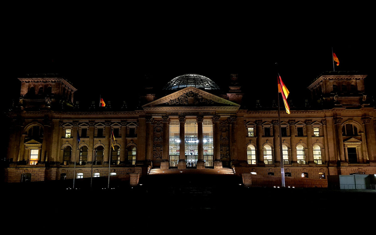 Das ist das Reichstagsgebäude in Berlin in dem der Deutsche Bundestag tagt Das ist das Reichstagsgebäude in Berlin in dem der Deutsche Bundestag tagt