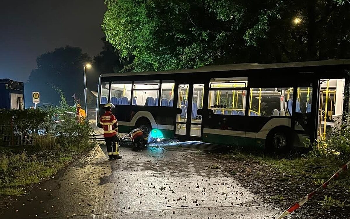 Busunfall Wuerzburg in der Aumuehle Busunfall Wuerzburg in der Aumuehle