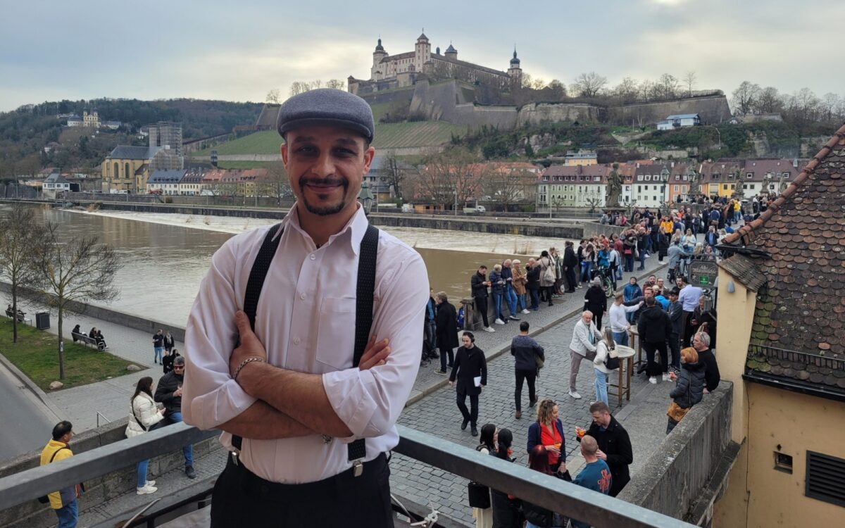 Chia Rabiei vor der Würzburger Festung Chia Rabiei vor der Würzburger Festung