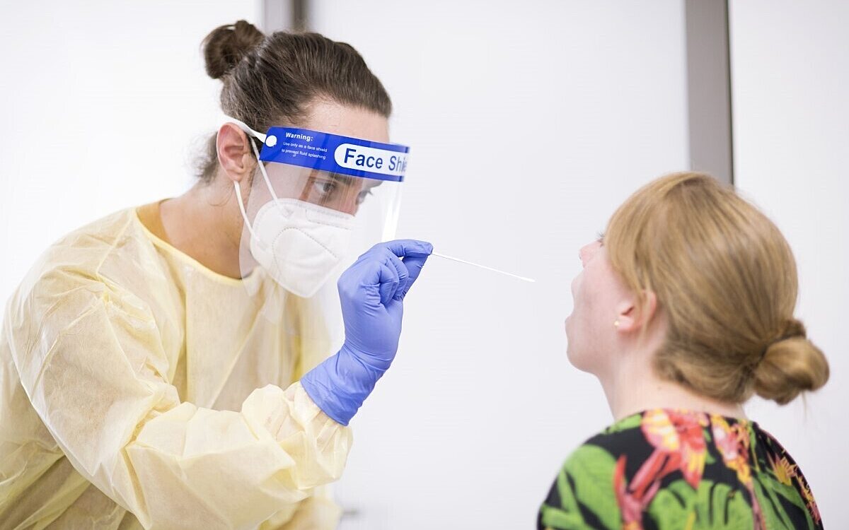 Corona Schnelltest am UKW Corona Schnelltest am UKW