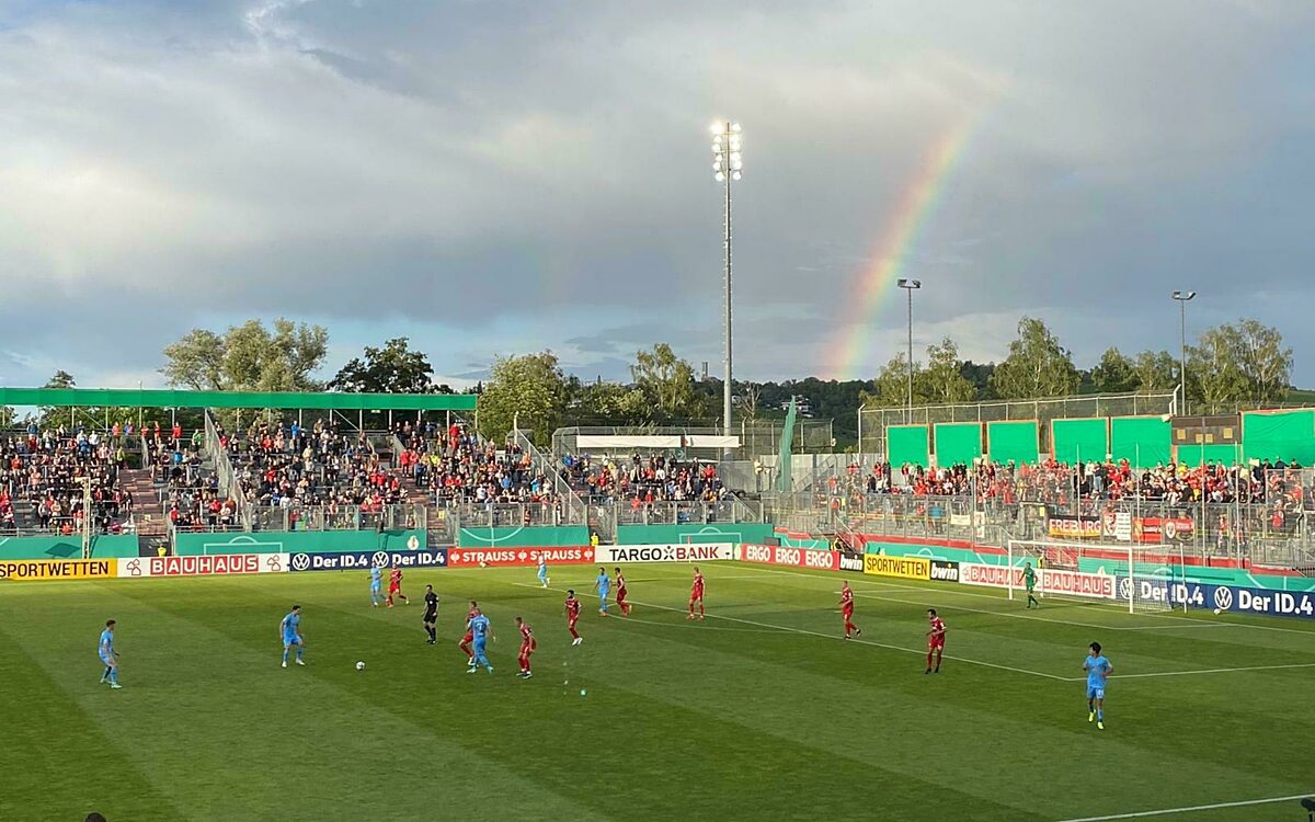 DFB Pokal Wuerzburger Kickers SC Freiburg Regenbogen DFB Pokal Wuerzburger Kickers SC Freiburg Regenbogen