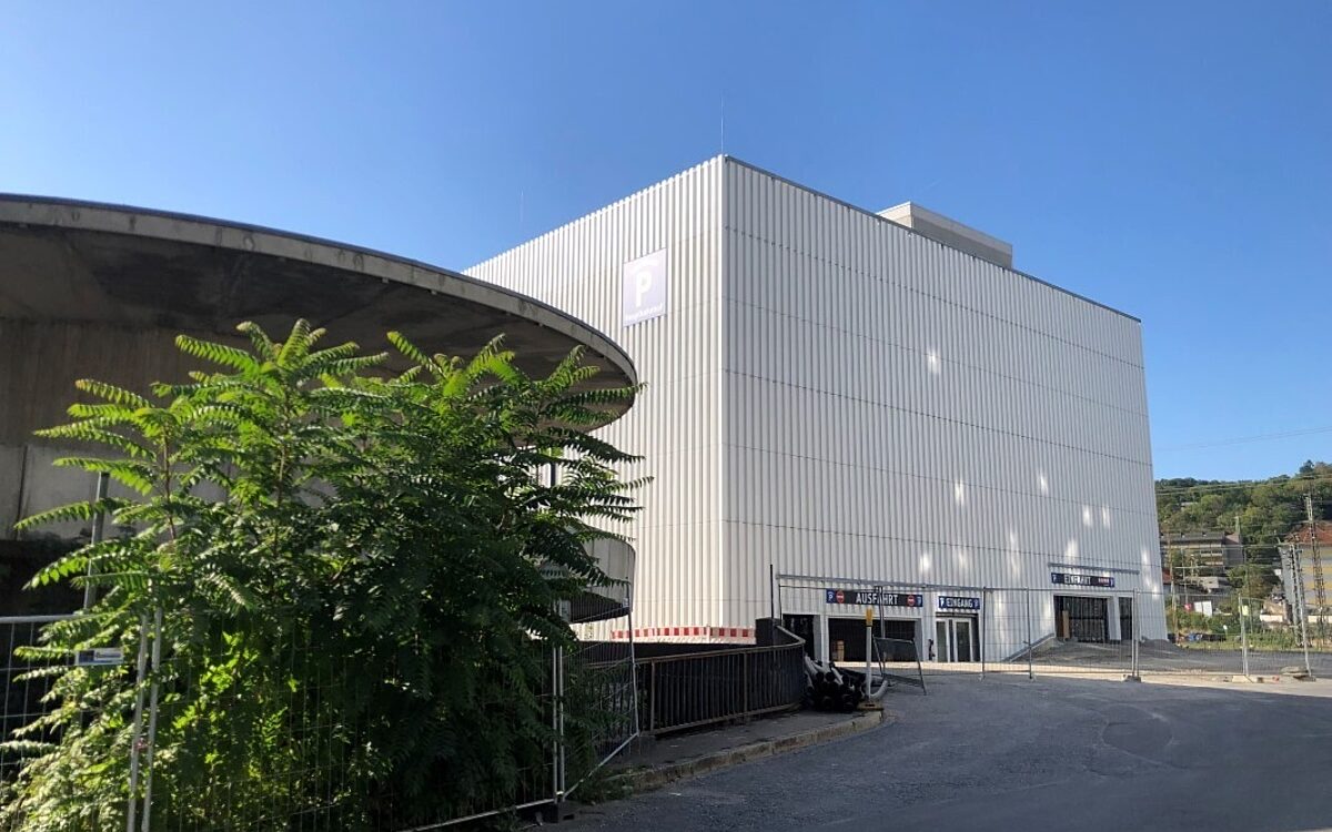 Das neue Parkhaus am Hauptbahnhof Wuerzburg Einfahrt Das neue Parkhaus am Hauptbahnhof Wuerzburg Einfahrt