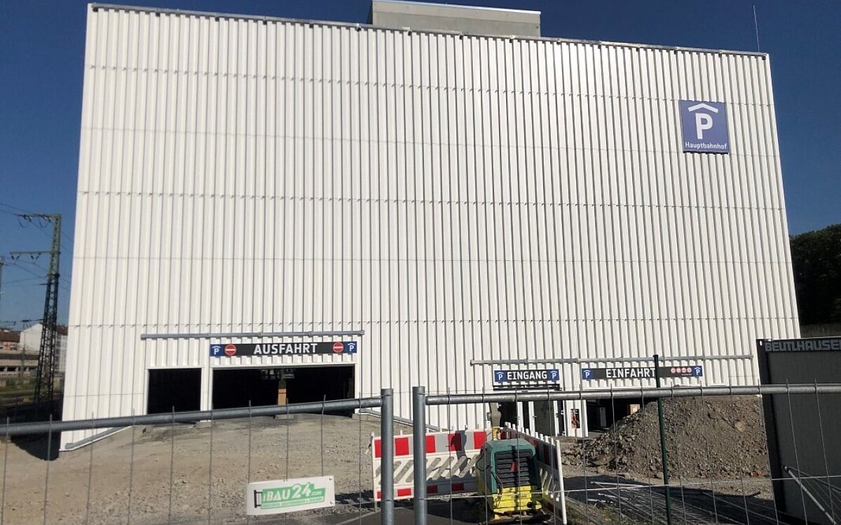 Das neue Parkhaus am Wuerzburger Hauptbahnhof Das neue Parkhaus am Wuerzburger Hauptbahnhof