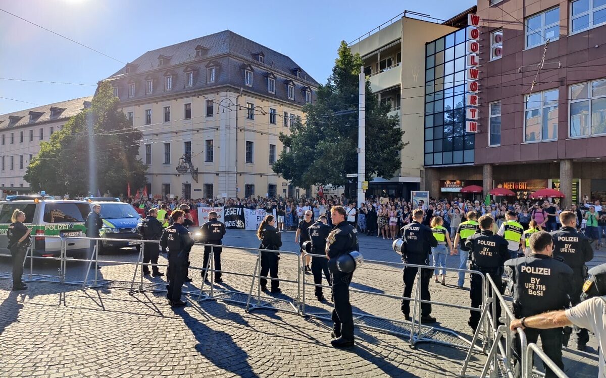 Demo 3 Jahrestag Barbarossaplatz 3 Demo 3 Jahrestag Barbarossaplatz 3