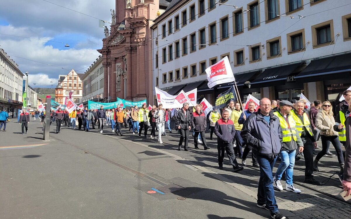 Demozug durch die Innenstadt Verdi Demozug durch die Innenstadt Verdi