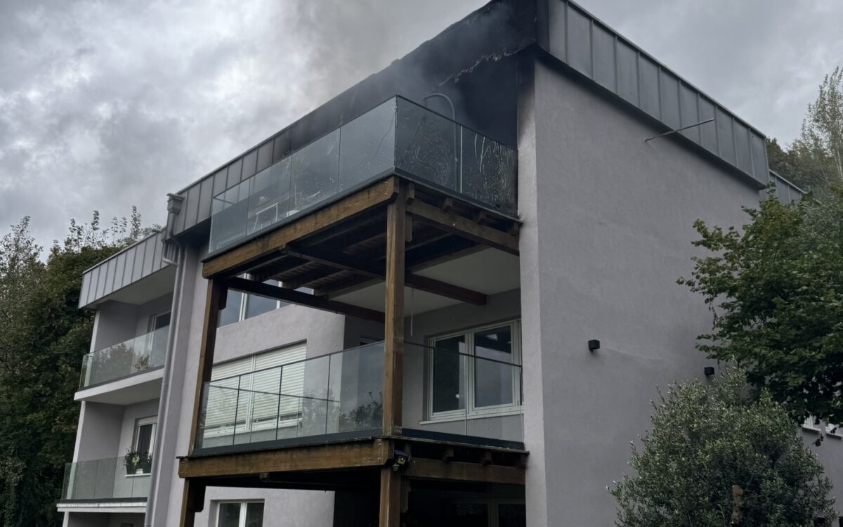 Der Brand ist auf dem Balkon ausgebrochen Lohr Mehrfamilienhaus Der Brand ist auf dem Balkon ausgebrochen Lohr Mehrfamilienhaus