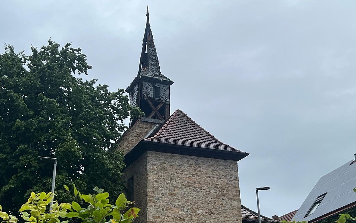 Der Kirchturm in Essfeld nach dem Brand Der Kirchturm in Essfeld nach dem Brand